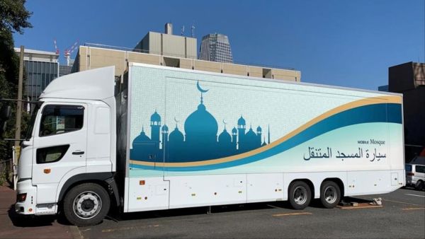 صورة لأحد المساجد المتنقلة