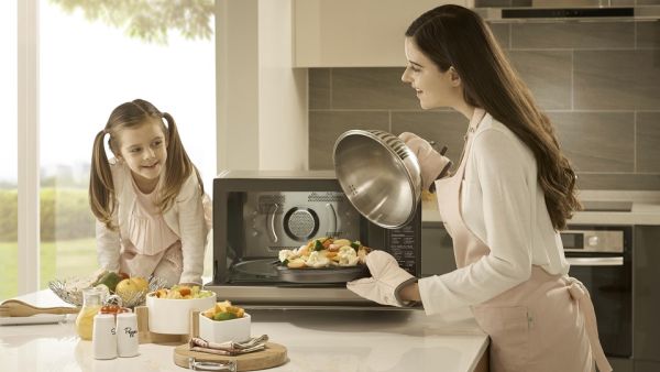 Precise Smart Inverter Technology for Quick and Even Cooking
