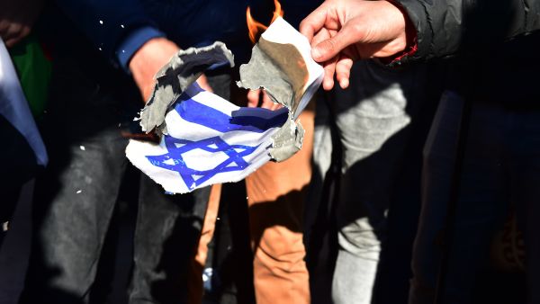 'What If It Were Another Flag?' Bahraini Protester Gets 3 Years in Prison for Burning Israeli Flag