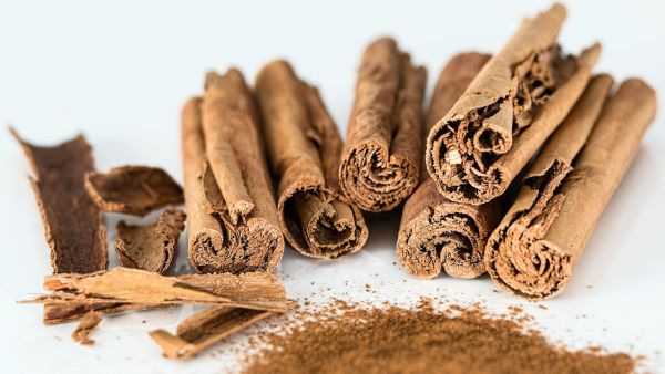 اصنعيه بنفسك: خليط القرفة لعلاج حب الشباب