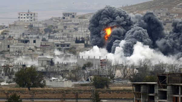 الغارات "أوقعت عشرات القتلى في صفوف المسلحين ودمرت آلياتهم ومدرعاتهم