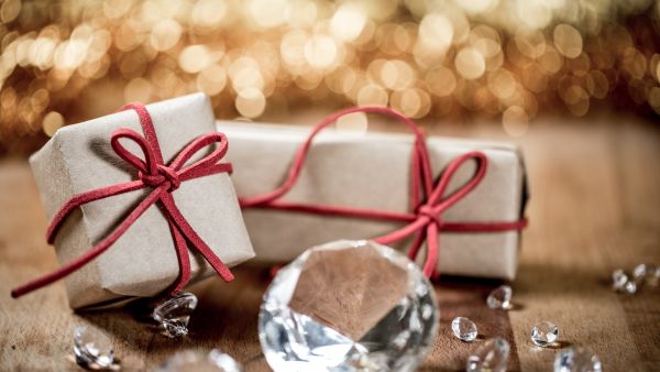 Feeling Fancy This Valentine's Day? Try to Outdo These 7 Over-the-Top Extravagant Gifts 