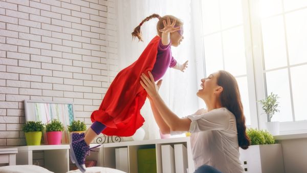 لا تسمحي لهذه الأفكار السلبية بالسيطرة عليكِ كوني لطيفة مع نفسك،
