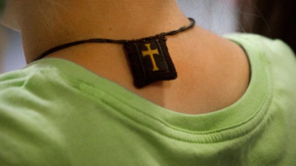  "الكهنة يمرضون ويموتون مثل الآخرين، وربما أكثر من الآخرين".