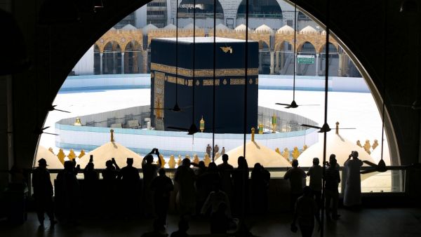 Worshippers take photographs of the Kaaba inside Mecca's Grand Mosque on March 6, 2020, a day after Saudi authorities emptied Islam's holiest site for sterilisation over fears of the new coronavirus COVID-19, an unprecedented move after the kingdom suspended the year-round umrah pilgrimage. Abdel Ghani BASHIR / AFP