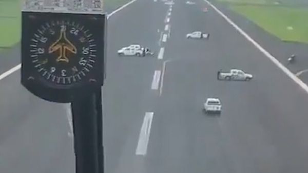 Hundreds of emergency service workers were parked on the strip at Jose Joaquin de Olmedo International airport - the second biggest in the country.(Twitter)