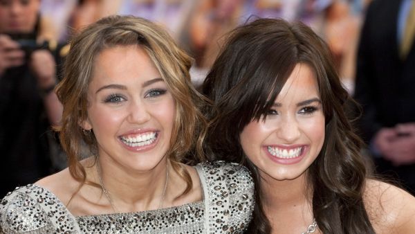 ديمي لوفاتو ومايلي سايرس