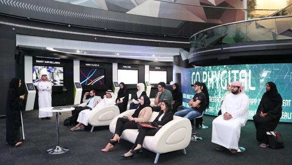 مركز اتصالات للابتكار يستعرض مجموعة من الحلول المبتكرة لزوّاره من طلاّب الجامعات