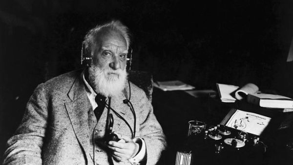 In 1876 the first telephone call was made by Alexander Graham Bell (Twitter)
