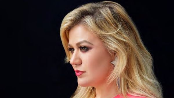Kelly Clarkson (Twitter)