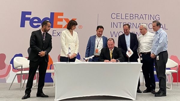 FedEx Express Meisa President Signs CEO Statement of Support for Women's Empowerment Principles 