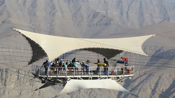 أصبح بإمكان عشاق الإثارة خوض أكثر التجارب حماساً فوق أعالي قمم جبل جيس، حيث يتواجد أطول مسار انزلاقي في العالم
