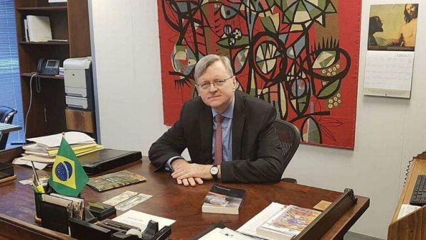 تشخيص الإصابة بفيروس كورونا لدى القائم بالأعمال البرازيلي، نيستور فورستير