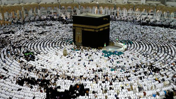  تعليق العمرة مؤقتا للمواطنين والمقيمين في المملكة