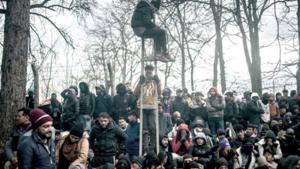 مهاجرون غير نظاميون