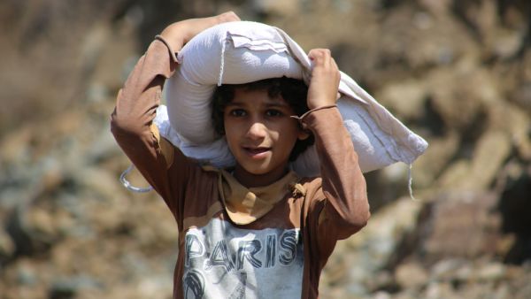 Children and women their food and drink needs through rugged mountain roads because of Al-Houthi militia siege of the villages of Jabal Habashi District in the west of Taiz. (Shutterstock/ File Photo) Children and women their food and drink needs through rugged mountain roads because of Al-Houthi militia siege of the villages of Jabal Habashi District in the west of Taiz. (Shutterstock/ File Photo)
