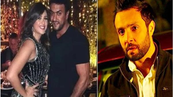 شقيق ياسمين عبد العزيز يحرجها:(انتو إزاي عايشين مع بعض بدون صفة؟)