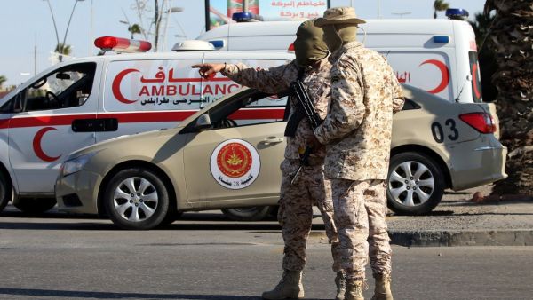 Members of the Libyan security forces man a checkpoint in the capital Tripoli, to insure that the strict measures taken by the authorities to stem the spread of the novel coronavirus are respected, on April 10, 2020. Mahmud TURKIA / AFP