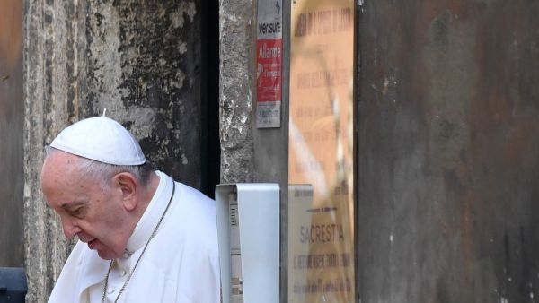 Pope Francis leaves the Santo Spirito in Sassia church in Rome after he celebrated the Feast of Divine Mercy mass behind closed doors on April 19, 2020 during the country's lockdown aimed at stopping the spread of the COVID-19 (new coronavirus) pandemic. Alberto PIZZOLI / AFP