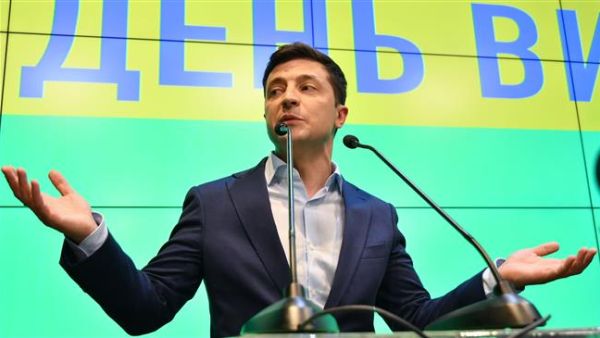 Ukrainian president-elect Volodymyr Zelensky speaks to the mmedia during press conference at his campaign headquarters in Kiev on April 21, 2019. (Photo by AFP)