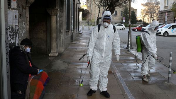 منظمة الصحة العالمية، صنفت في 11 آذار/ مارس الماضي، فيروس كورونا، وباء عالميا (جائحة)