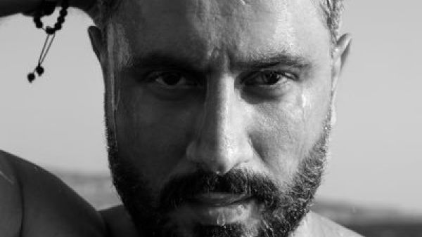 قيس الشيخ نجيب عاري بـ مسلسل أولاد آدم..مشهد مثير للجدل!