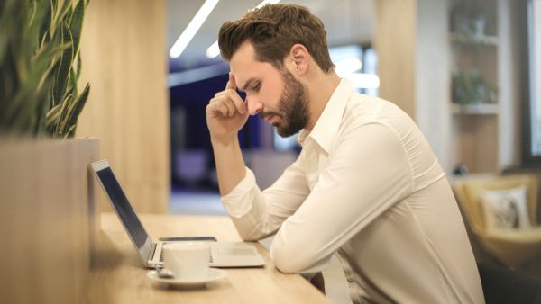 التخلي عن فكرة منح شخص واحد من الفريق كل المديح وكل التقدير لأن ذلك سيؤثر على الفريق كاملاً