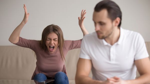 سوء الظن كفيل بإفساد أي علاقة، لذا حاولي أن تلتمسي الأعذار لزوجك