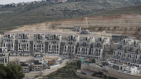 A picture taken on May 13, 2020 shows a partial view of the Jewish settlement of Givat Zeev, near the Israeli-occupied West Bank city of Ramallah. In talks with Israeli Prime Minister Benjamin Netanyahu and his rival-turned ally Benny Gantz today, US Secretary of State Mike Pompeo addressed US President Trump's controversial Middle East peace plan, which gives a green light from Washington for Israel to annex Jewish settlements and strategic areas of the West Bank.  AHMAD GHARABLI / AFP