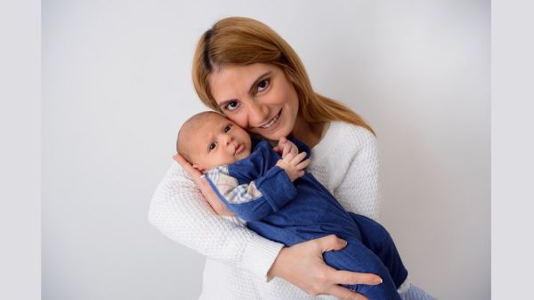 كيف تواجه الأمهات الجدد والنساء الحوامل تحديات الصحة النفسية خلال الوباء؟