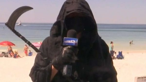 This lawyer is haunting Florida beaches as the Grim Reaper to serve as a warning and a protest (Twitter)