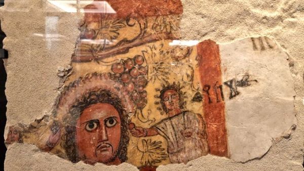 These fascinating wall paintings (3rd c. BCE -3rd c. CE) from Qaryat al-Fau in modern Saudi Arabia are currently on view in the exhibition "Roads of Arabia"  (Twitter)