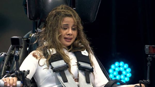 Menna Arafa Nearly Avoided a FATAL Accident in Ramez Majnoon Rasmi.. Camera Man Mistakenly Fell in Water Tank With Her! (Video)