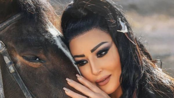Somaya Elkhashab Salutes Egypt's Martyrs in Sign Language.. Video