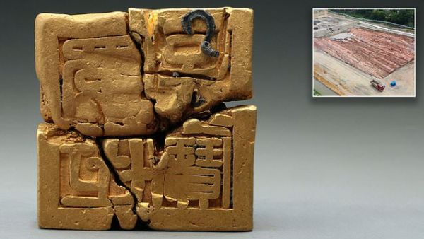 Amazing images show a centuries-old royal family golden seal weighing over 17 pounds unearthed by Chinese archaeologists studying the remnants of a Ming dynasty battlefield (Twitter)