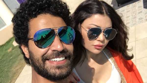 هيفاء وهبي تنفي زواجها من مدير أعمالها