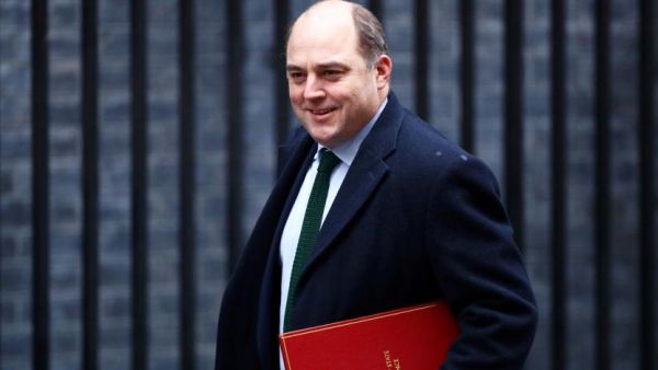  وزير الدفاع البريطاني، بن والاس