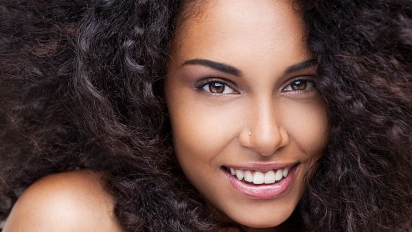 الصبغة السوداء بشكل عام هي الأكثر جاذبية لذوات البشرة السمراء