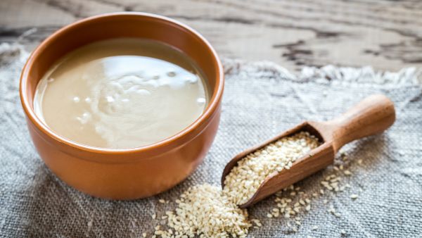 تلعب أحماض أوميغا 3 وأوميغا 6 الدهنية، التي تحتويها الطحينة، دورا مهما في تطور الأنسجة العصبية في الجسم.