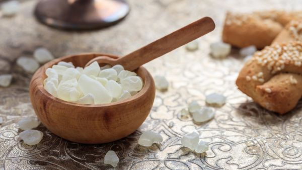 تساعد المستكة على التقليل من نسبة الدهون المتراكمة في الجسم وبالتالي إنقاص الوزن.
