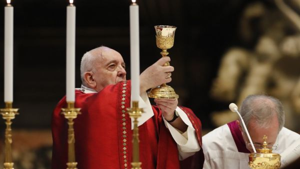 Pope Francis leads the Pentecost Mass in the Blessed Sacrament chapel of St. Peter's Basilica, at the Vatican on May 31, 2020, for the first time since lockdown was imposed three months ago to curb the spread of COVID-19, caused by the novel coronavirus. Remo CASILLI / POOL / AFP