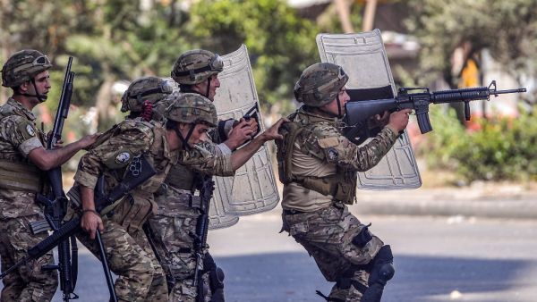 Lebanese army soldiers clash with anti-government protesters in the Bab al-Tabbaneh neighbourhood in the northern port city of Tripoli, on June 13, 2020, on the third consecutive day of angry demonstrations. Fathi AL-MASRI / AFP