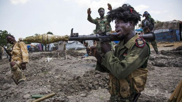 Soldiers of the Sudan People Liberation Army (SPLA) celebrate while standing in trenches in Lelo, outside Malakal, northern South Sudan, on October 16, 2016. (AFP Photo/Albert Gonzalez Farran)