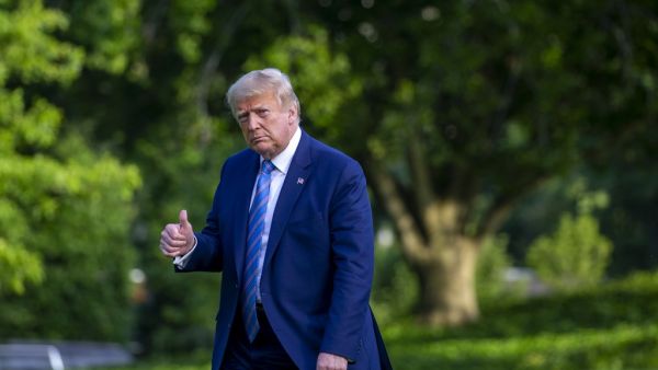 JUNE 14: US President Donald Trump walks on the south lawn of the white house on June 14, 2020 in Washington, DC. Trump, who turned 74 today, is the oldest person to assume the presidency at 70 years and 220 days on Inauguration Day in 2017 Tasos Katopodis/Getty Images/AFP TASOS KATOPODIS / GETTY IMAGES NORTH AMERICA / Getty Images via AFP