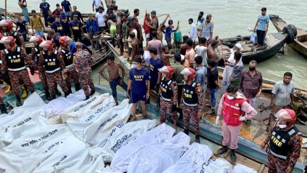 Ferry passengers were killed in the Bangladesh capital Dhaka (Twitter)