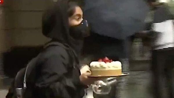 The Internet Wishes the Cheesecake Factory Looter 'a Wonderful Day'