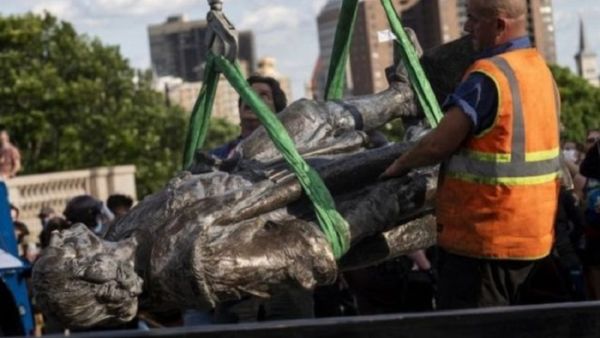  الاحتجاجات المناهضة للعنصرية بعد وفاة جورج فلويد أدت إلى تخريب عدة تماثيل لشخصيات مثيرة للجدل