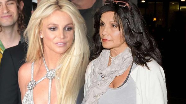 بريتني سبيرز ووالدتها