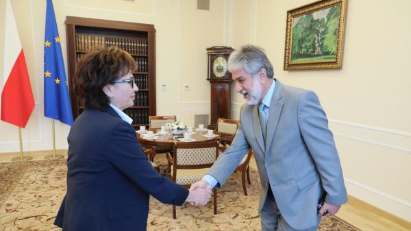 وضع سفير فلسطين، رئيس مجلس النواب، في صورة المخاطر التي تتعرض لها المنطقة والعالم جراء الممارسات والإجراءات الإسرائيلية المتهورة