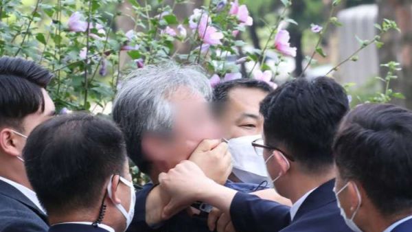 ولم يصدر أي تعليق من رئاسة كوريا الجنوبية على الحادث.